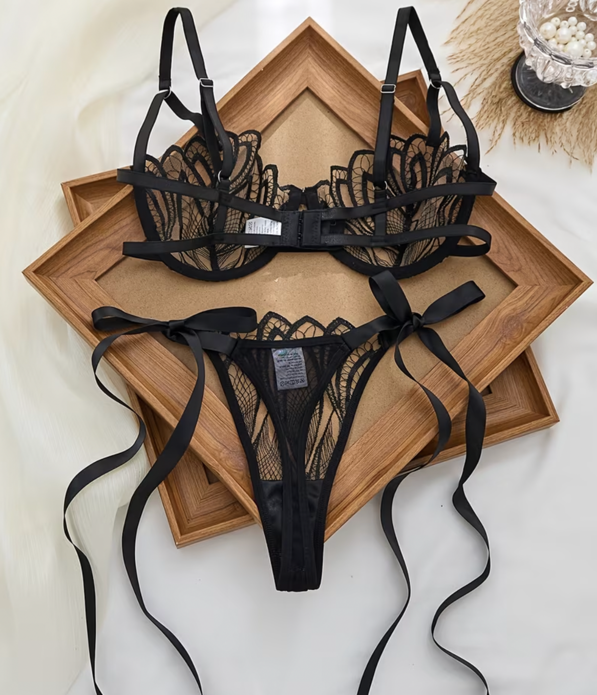 Sexy lingerie set with a ‘tie me up ‘ thong black