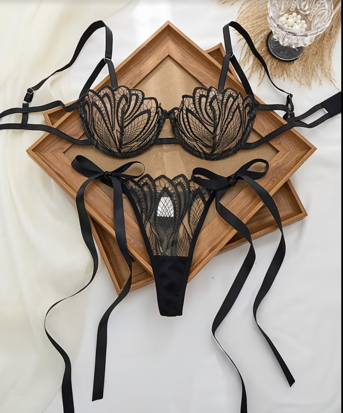 Sexy lingerie set with a ‘tie me up ‘ thong black